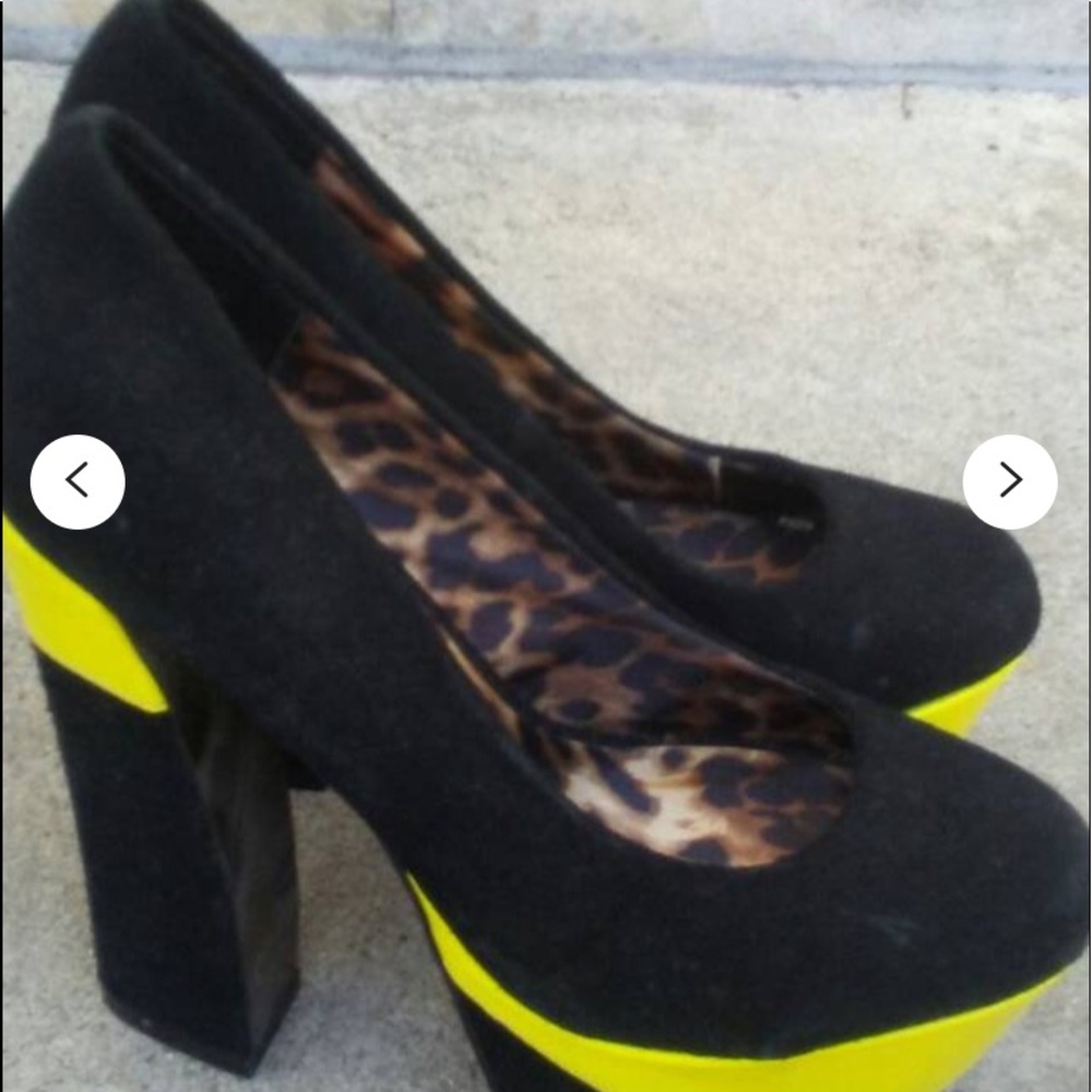Betsey Johnson Size 6 Shoes, Black N Yellow Trendy